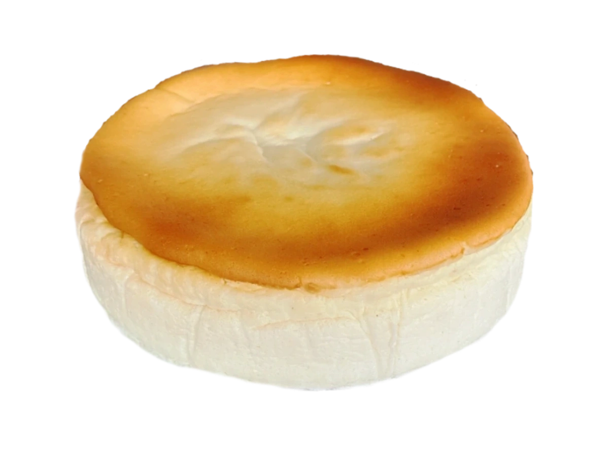 Deutscher Käsekuchen ohne Boden mit goldbrauner Oberfläche und cremiger Füllung